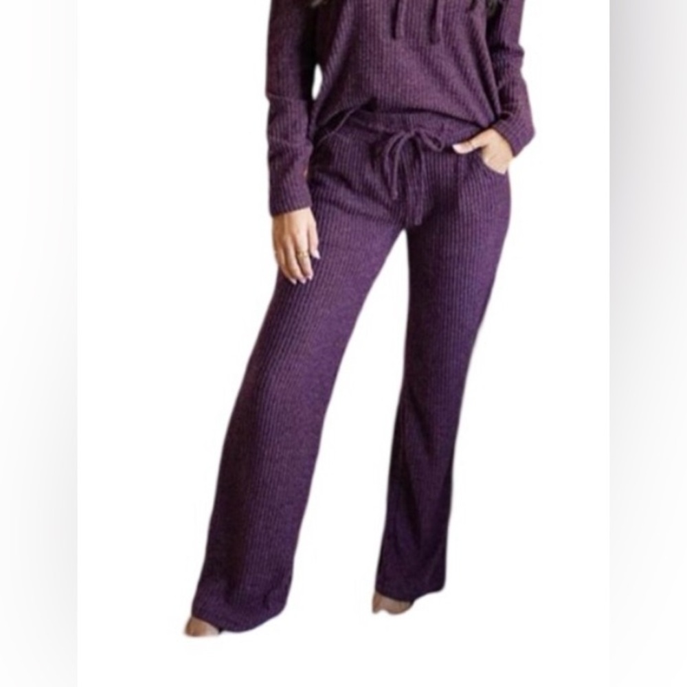 New in package: Ribbed Sloungers in plum